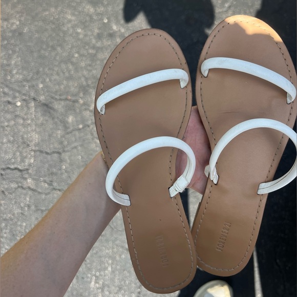 Sandals with straps - Picture 2 of 3